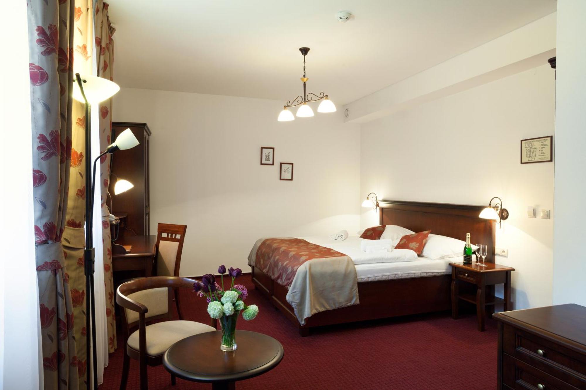 Hotel Joseph 1699 Třebíč Buitenkant foto
